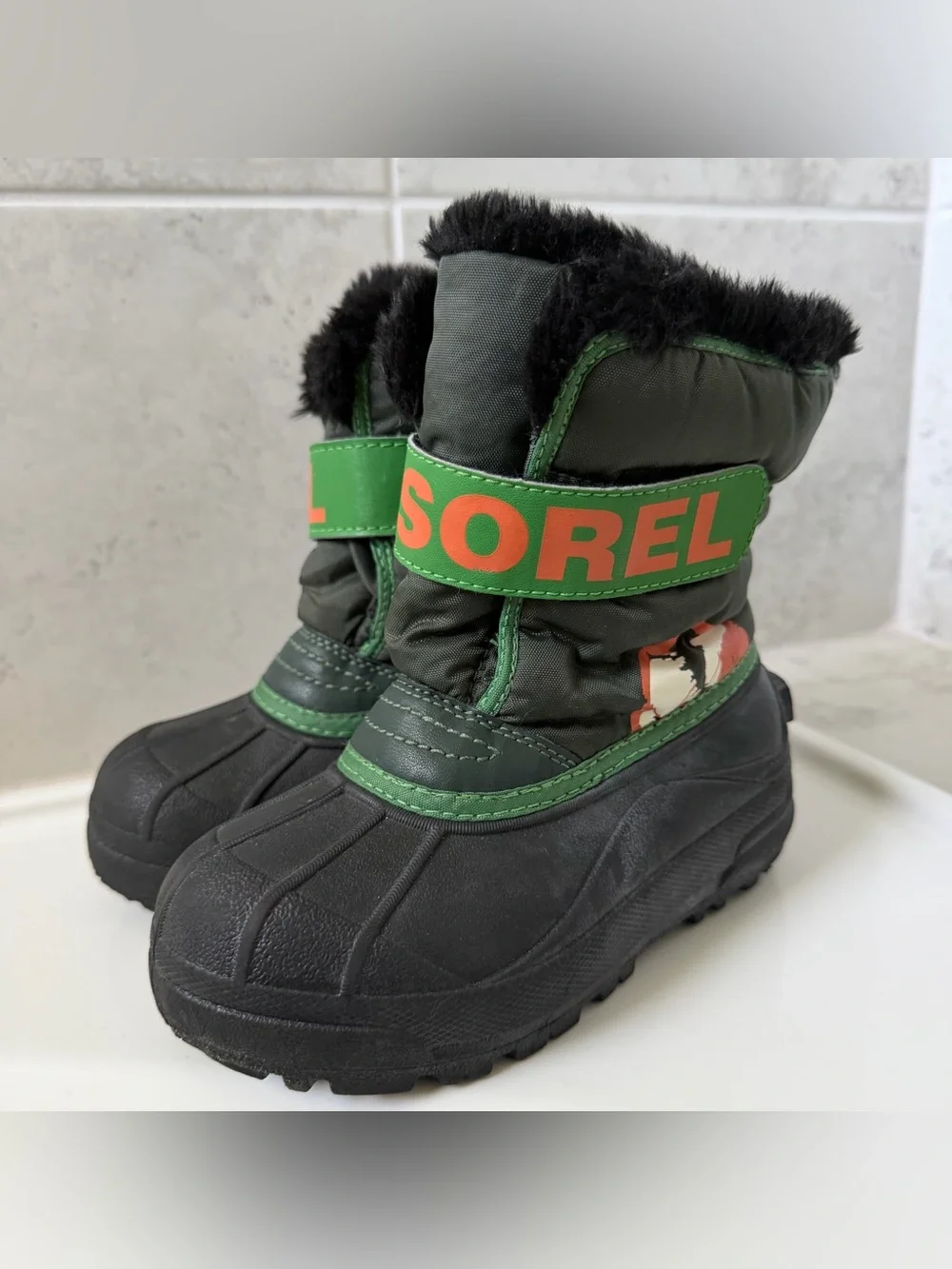 Sorel Kids Green and Black Winter Boot Size 12